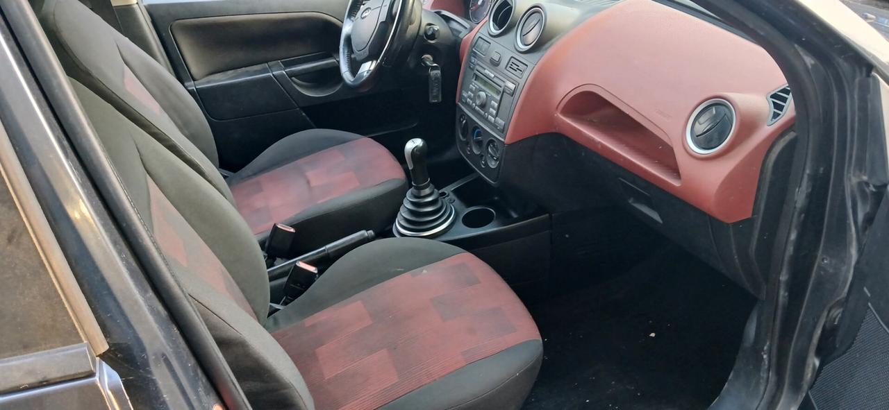 Pochi km diesel neopatentati Ford fiesta