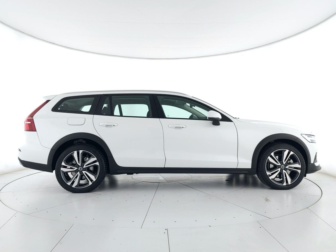 VOLVO V60 Cross Country 2.0 b4 Core awd auto CAMERA+FULL LED