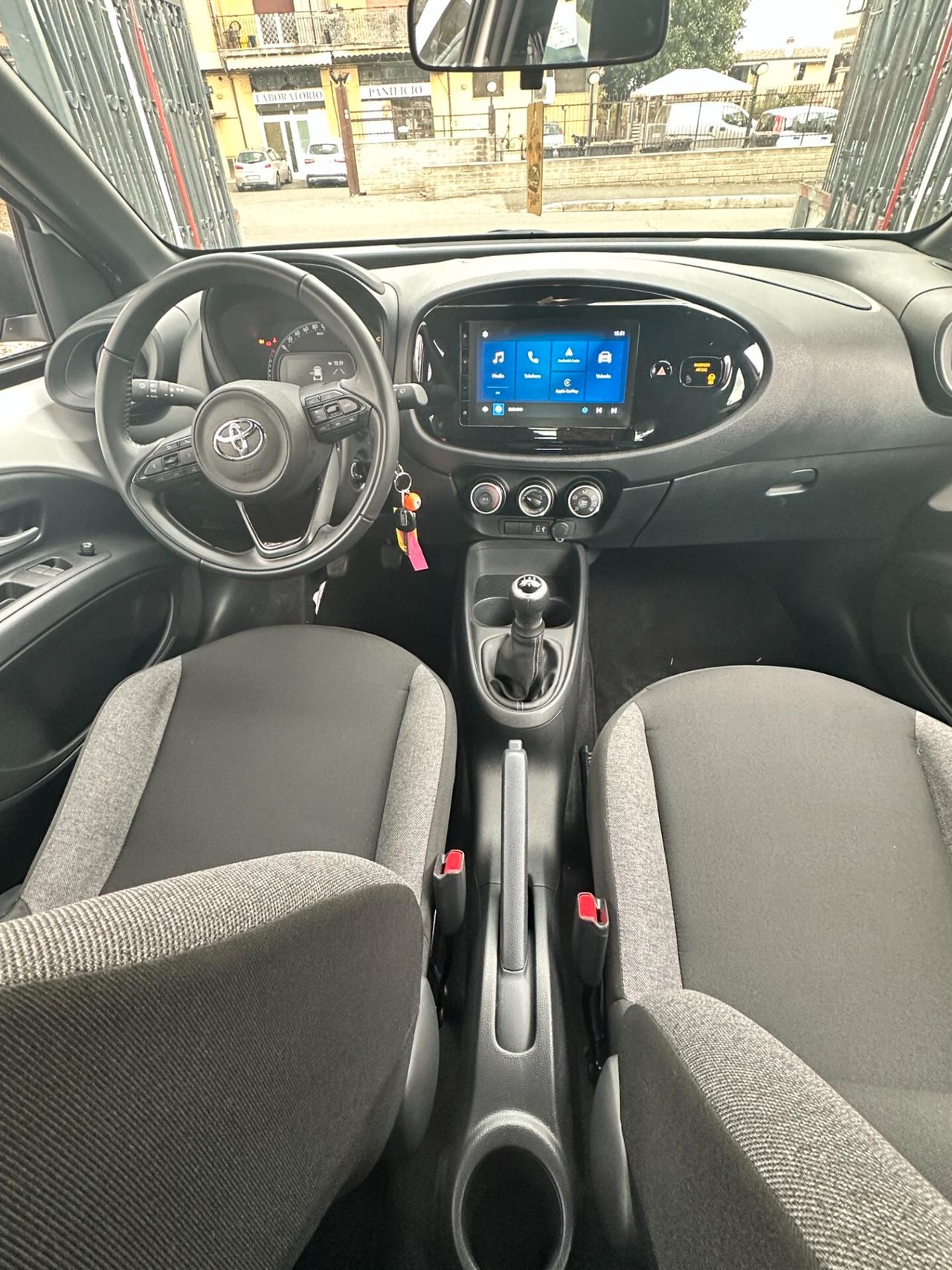 Toyota Aygo X 1.0 VVT-i 72 CV 5 porte Active CRUISE APPLE CAR PLAY MULTIFUNZIONE RE-CAMERA