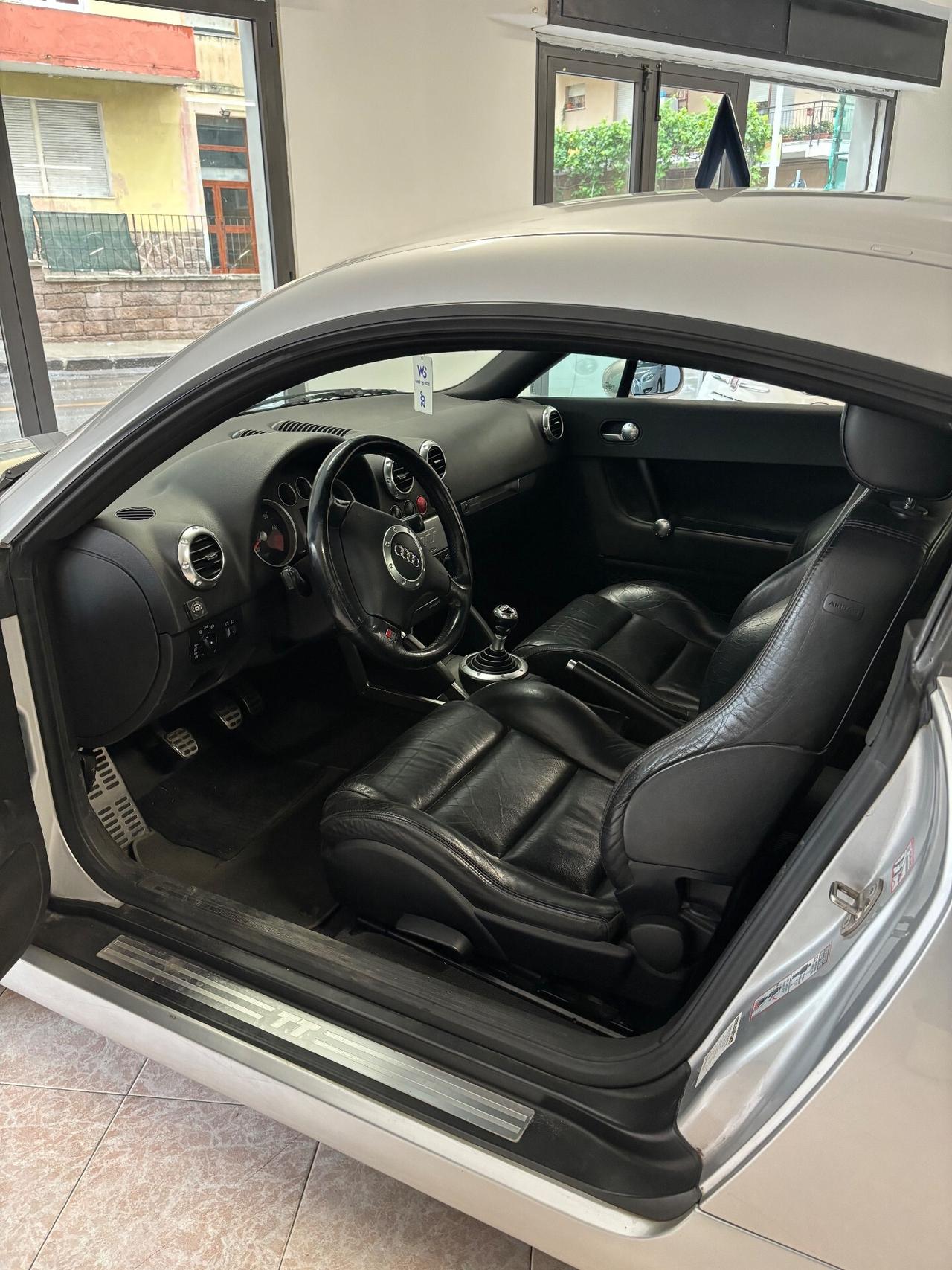 Audi TT S-LINE