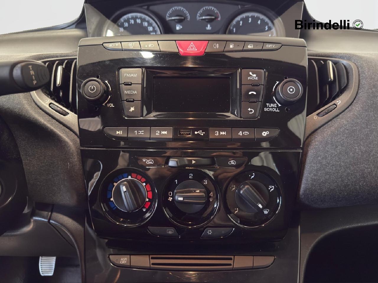 LANCIA Ypsilon 3ª serie - Ypsilon 1.2 69 CV 5 porte GPL Ecochic Elefantino Blu