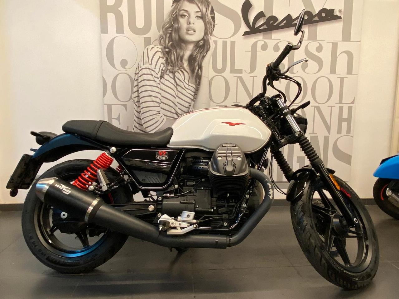 Moto Guzzi V7 IV 850 STONE TEN