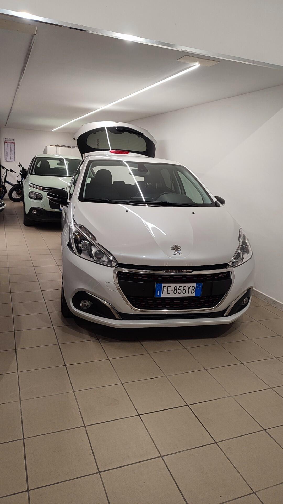 Peugeot 208 BlueHDi 100 5 porte GT Line