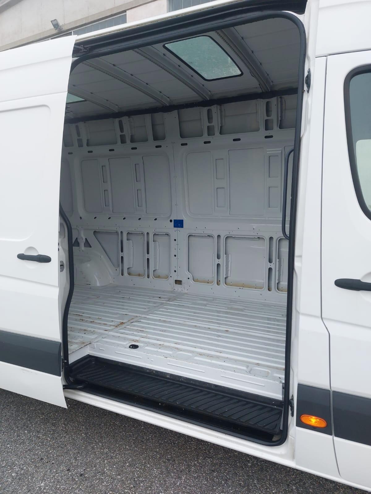 Volkswagen Crafter 35 L2H3 163cavali 42700 chilometri!!!