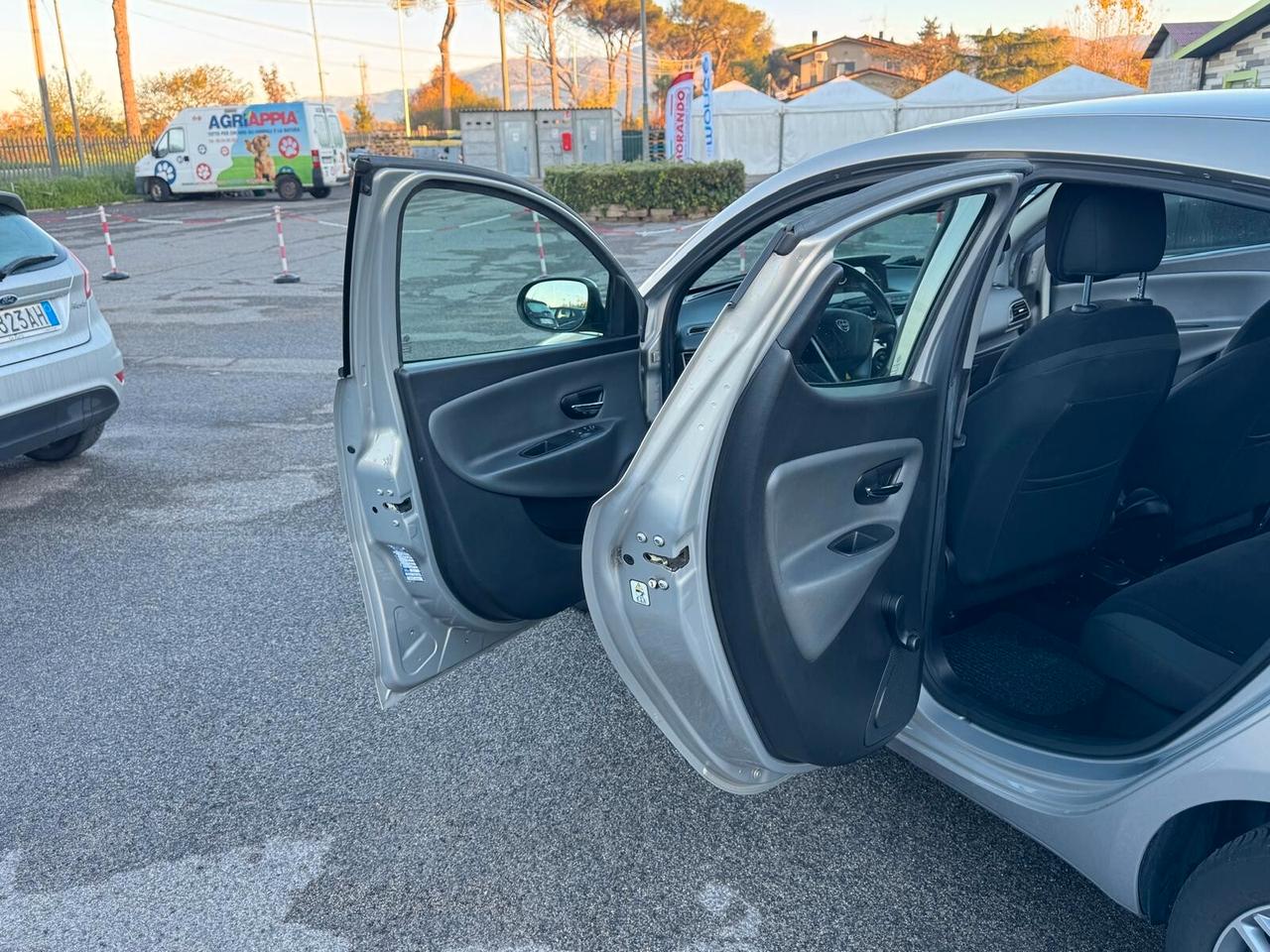 Lancia Ypsilon 1.2 69 CV 5p S&S Platinum 2013