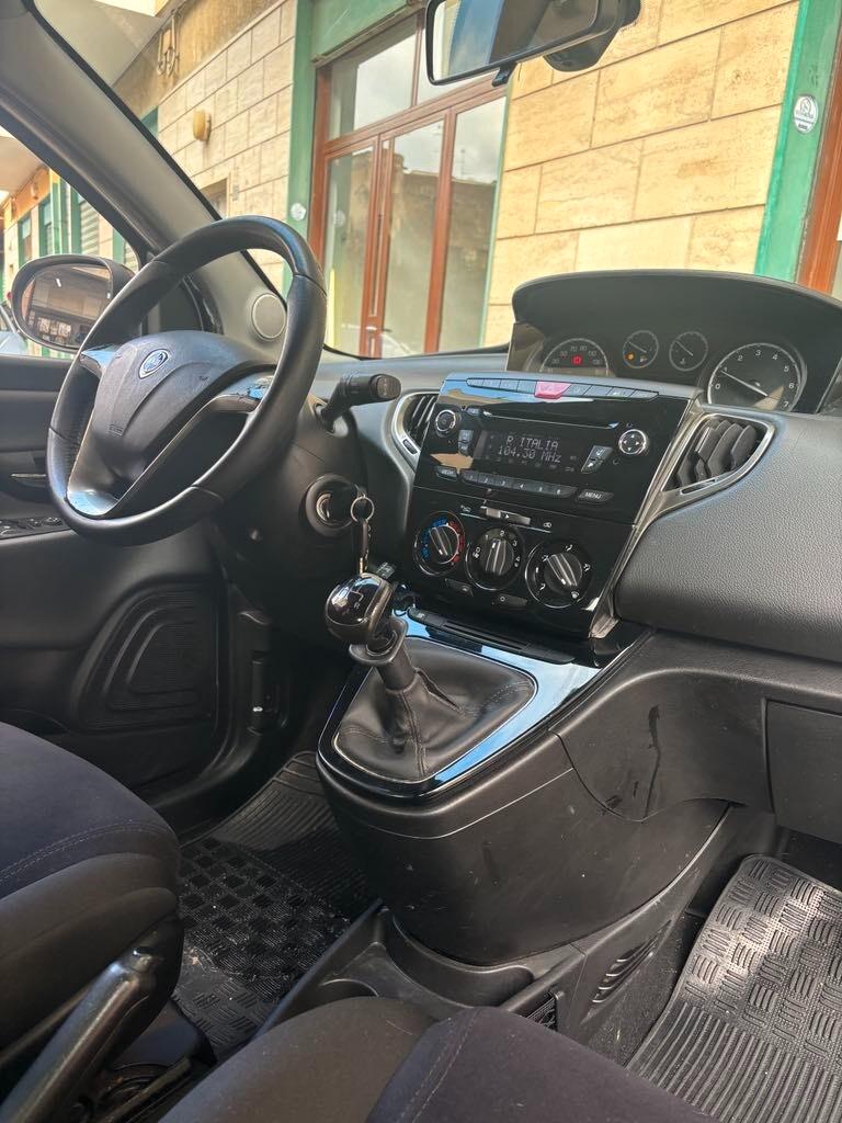 Lancia Ypsilon 1.2 69 CV 5 porte GPL Ecochic Silver