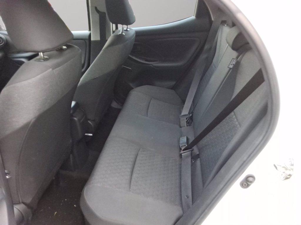 TOYOTA Yaris 1.5h active del 2023