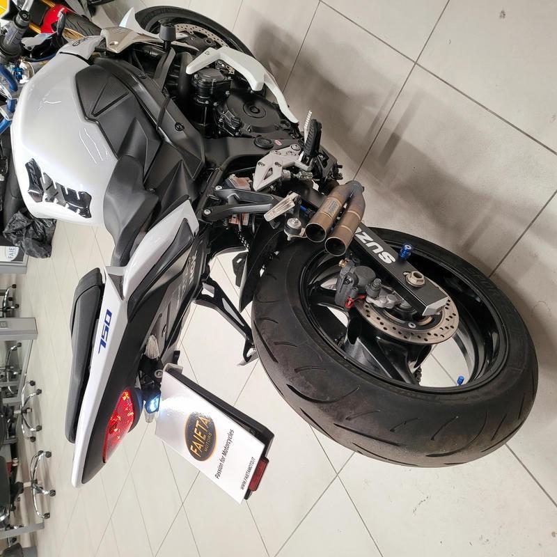 Suzuki GSR 750 - 2011