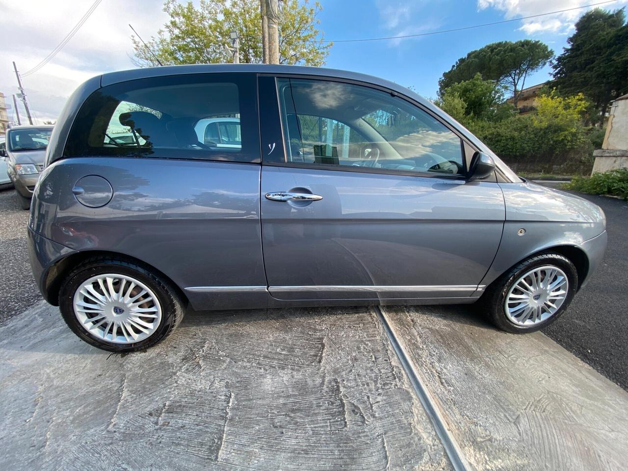 Lancia Ypsilon