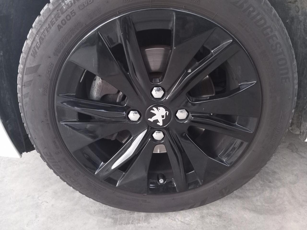 Peugeot 208 BENZ.1.2 C.V 100 AUTOM PER NEO PATENTATI