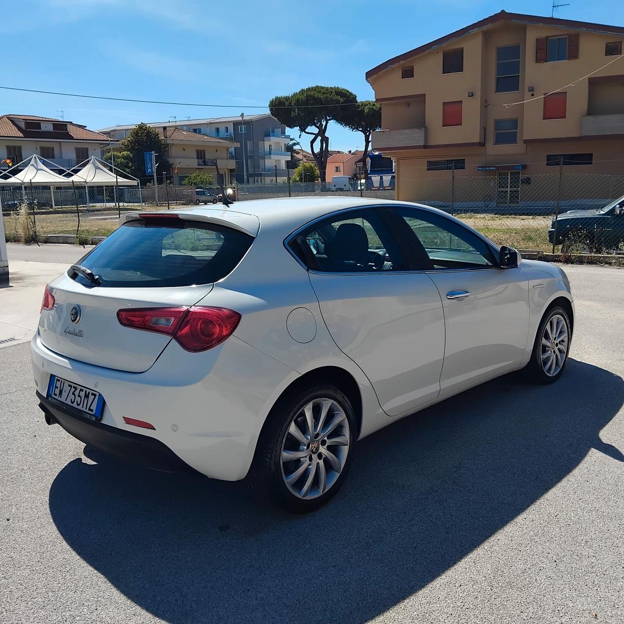 Alfa Romeo Giulietta 1.6 diesel manuale NEOPATENTATI restayling