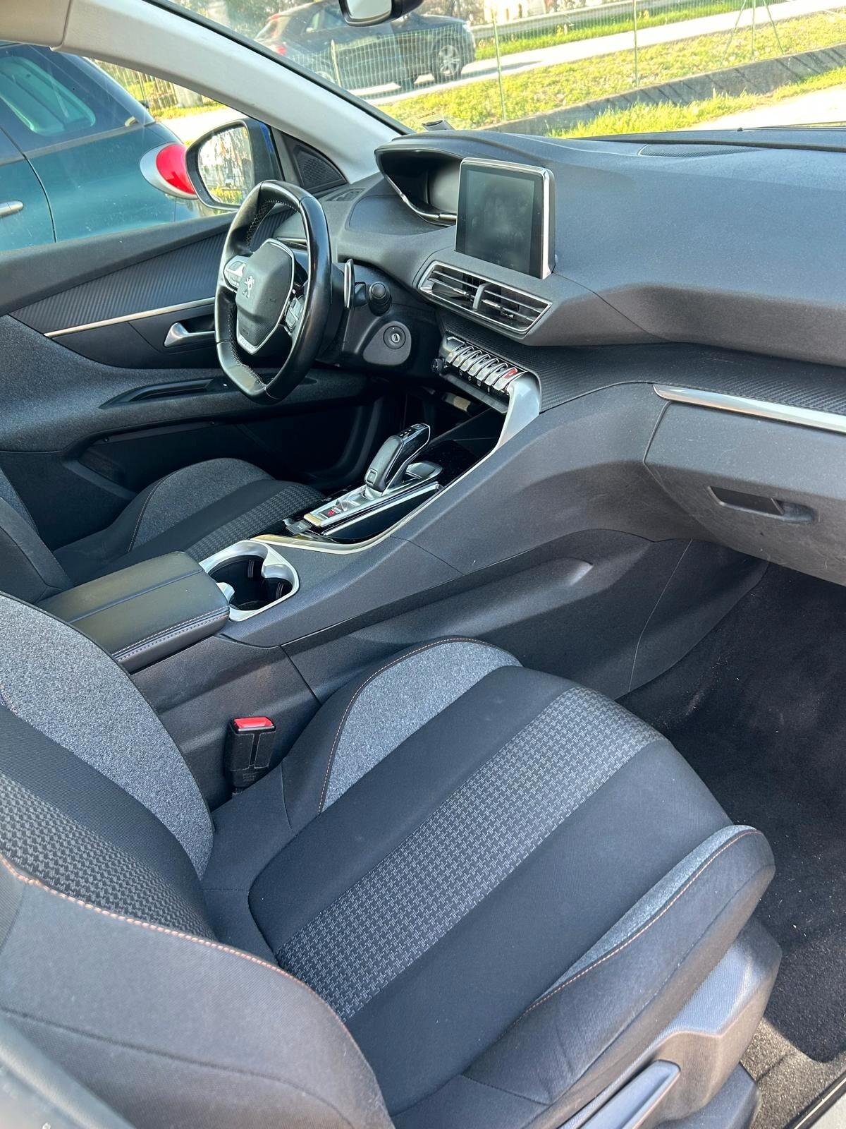 Peugeot 3008 BlueHDi 130 S&S EAT8 Allure