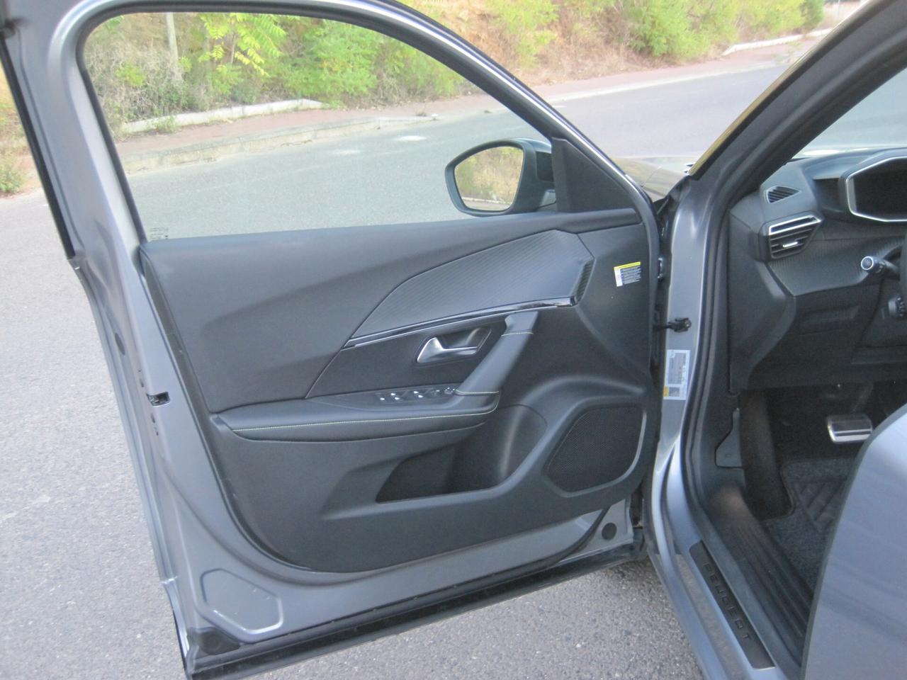 Peugeot 2008 PureTech 130 S&S EAT8 GT