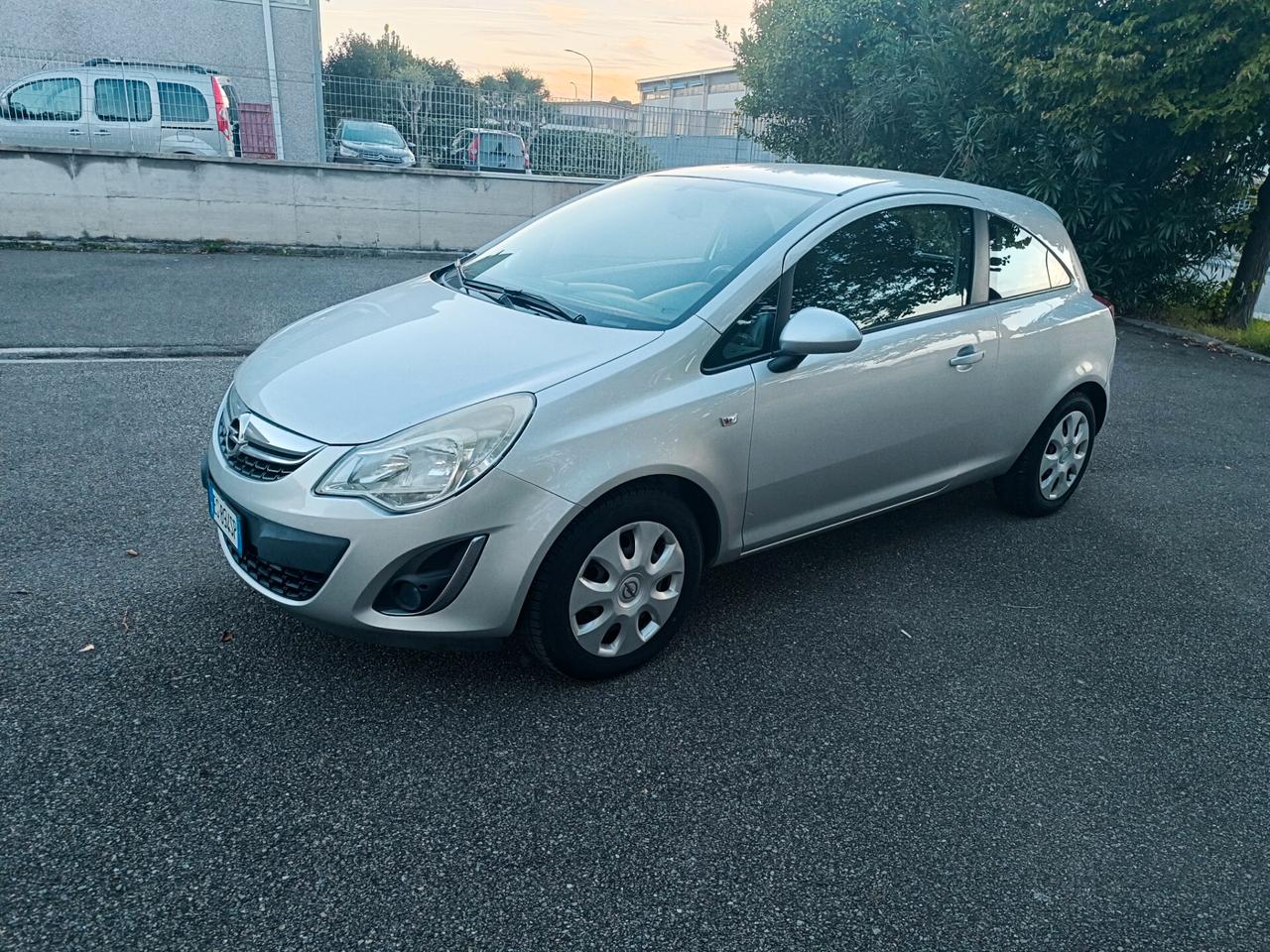 Opel Corsa 1.2 3 porte 2013 SOLAMENTE 49.000 KM