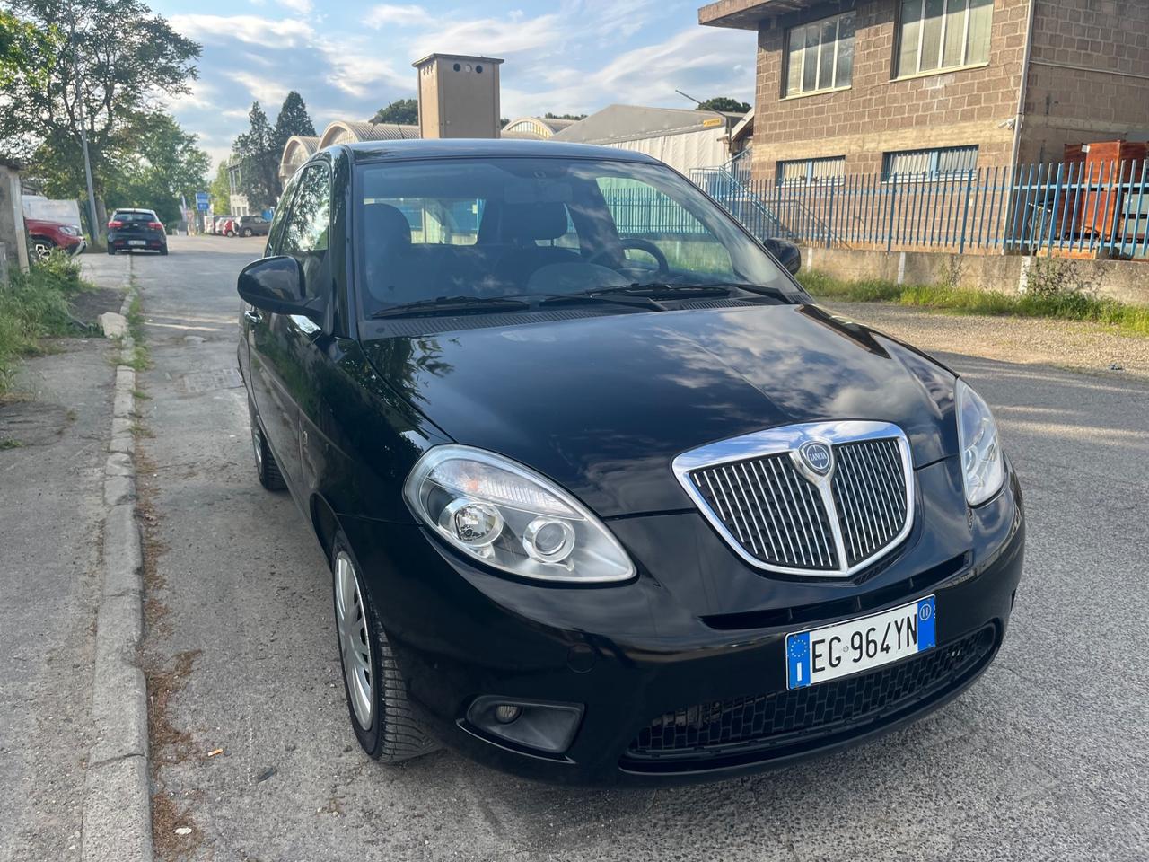 Lancia Ypsilon 1.2 69 CV Platinum 200.000 KM
