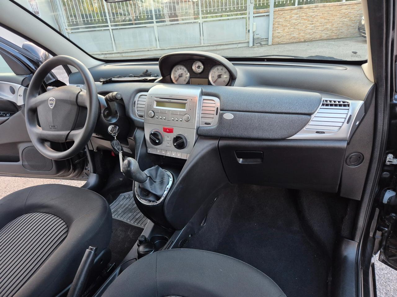 Lancia YPSILON 1.3 MJT 75 CV RESTAYLING NUOVA FULL 2010