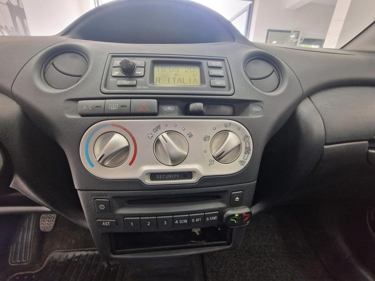 Toyota Yaris 1.4 tdi D-4D cat 5 porte NEOPATENTATI
