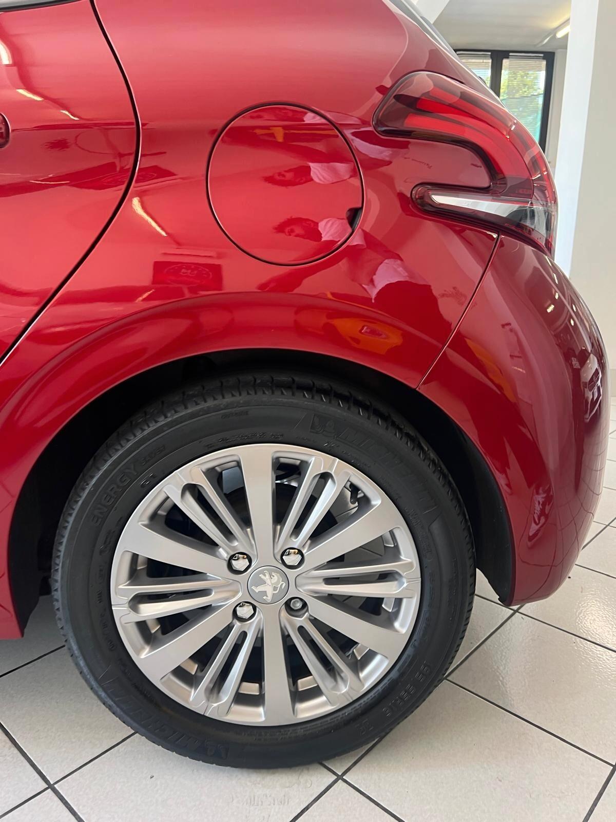 Peugeot 208 PureTech 82 5 porte ALLURE