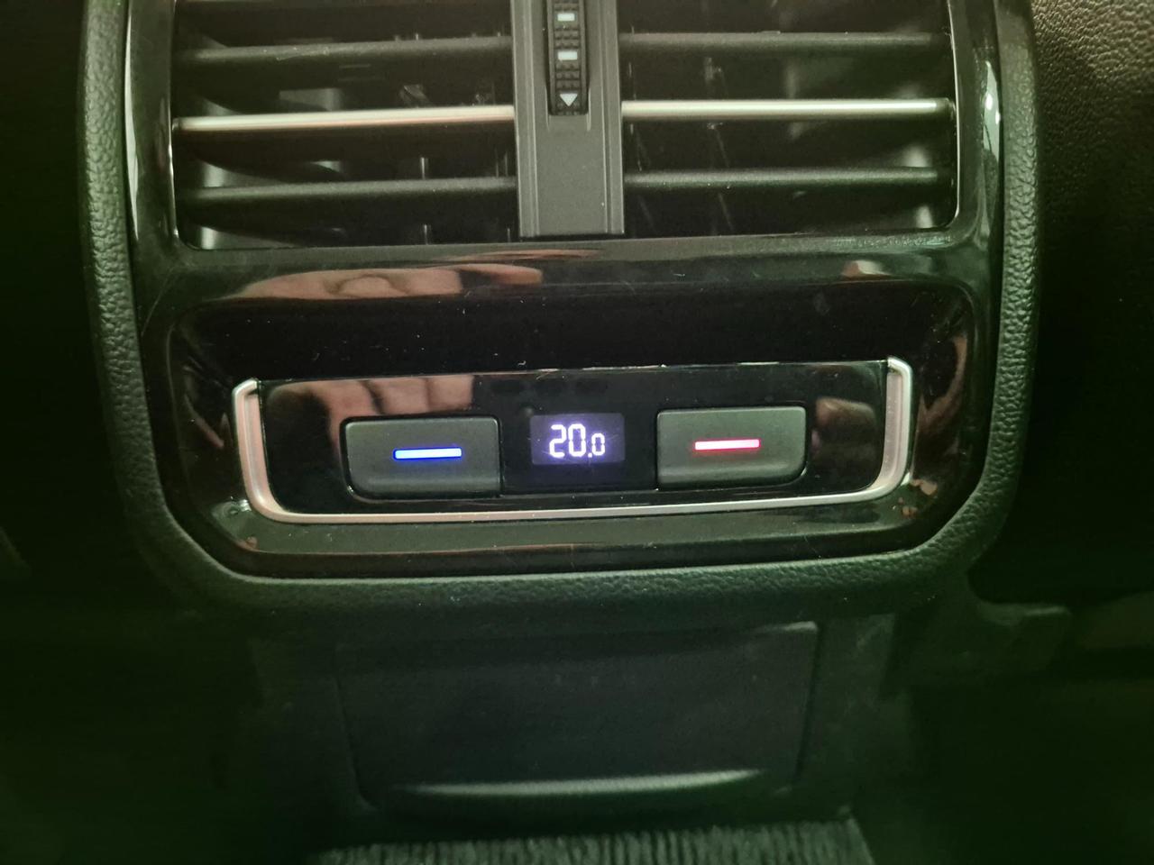 Volkswagen Passat Variant 2.0 tdi Highline 150cv dsg - ACC/Lim - Carplay - Sens. Park.