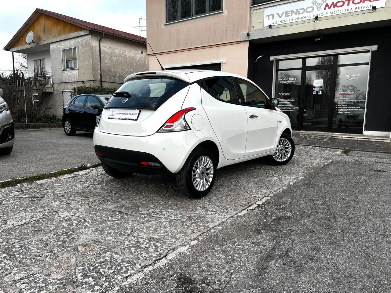 Lancia Ypsilon 0.9 TwinAir 85 CV 5 porte Metano Ecochic Platinum