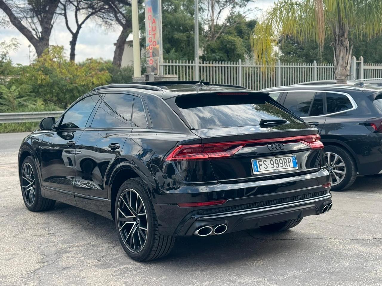 Audi Q8 50 TDI 286 CV TOTAL BLACK