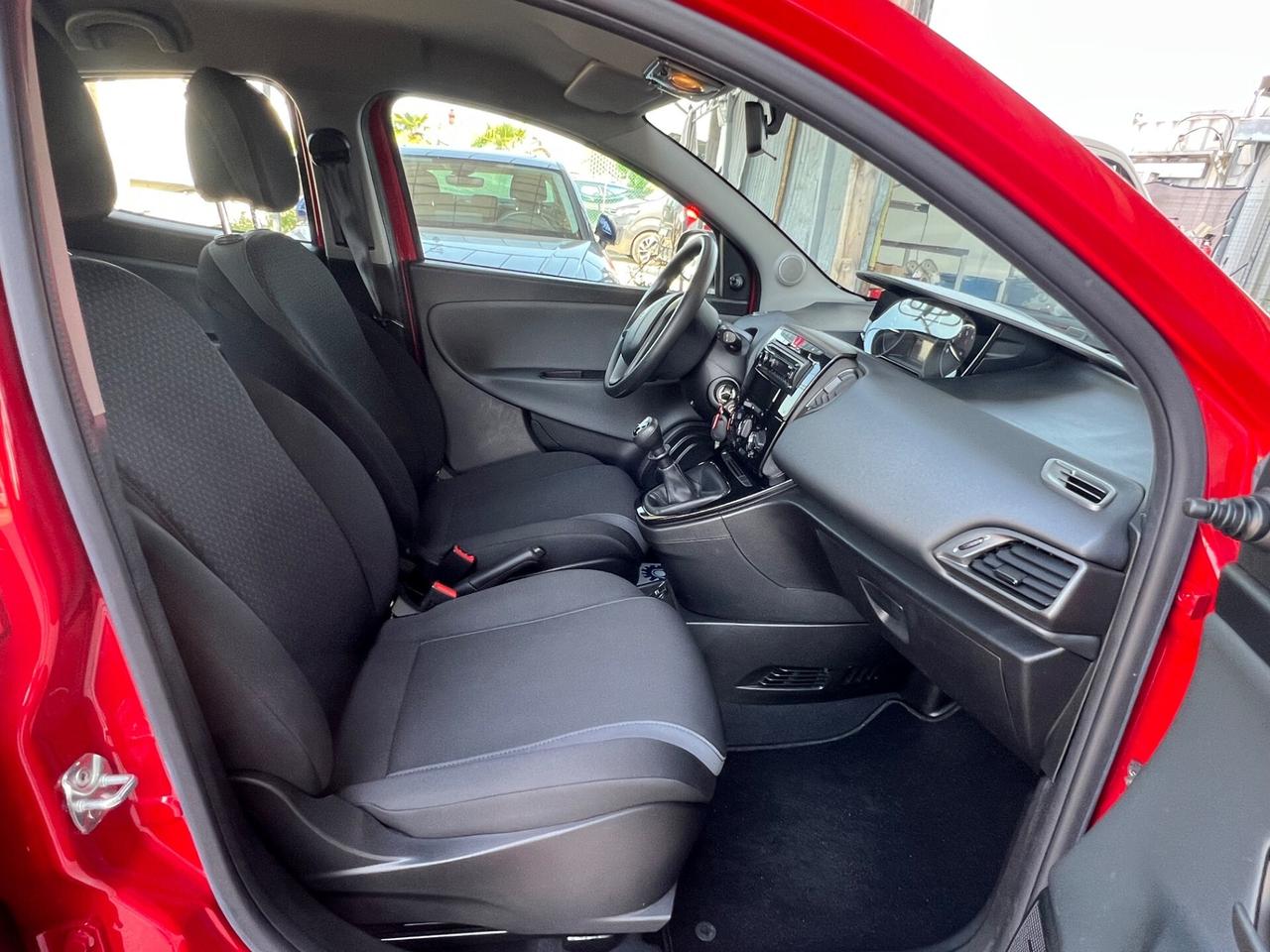 Lancia Ypsilon 1.2 69 CV Silver km 9.800!!!