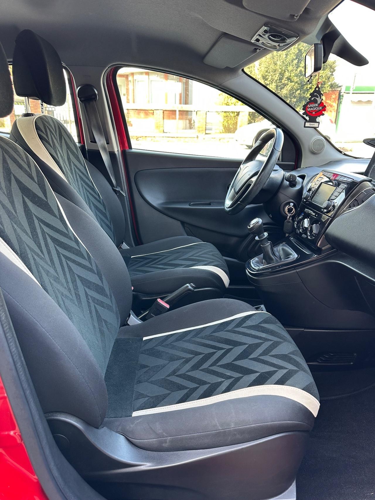 Lancia Ypsilon 1.2 69 CV 5 porte Platinum