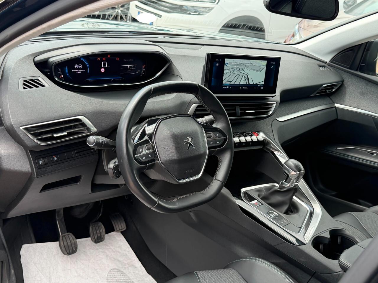 Peugeot 3008 1.5 BLUEHDI 130 cv. ALLURE PACK (Nav)