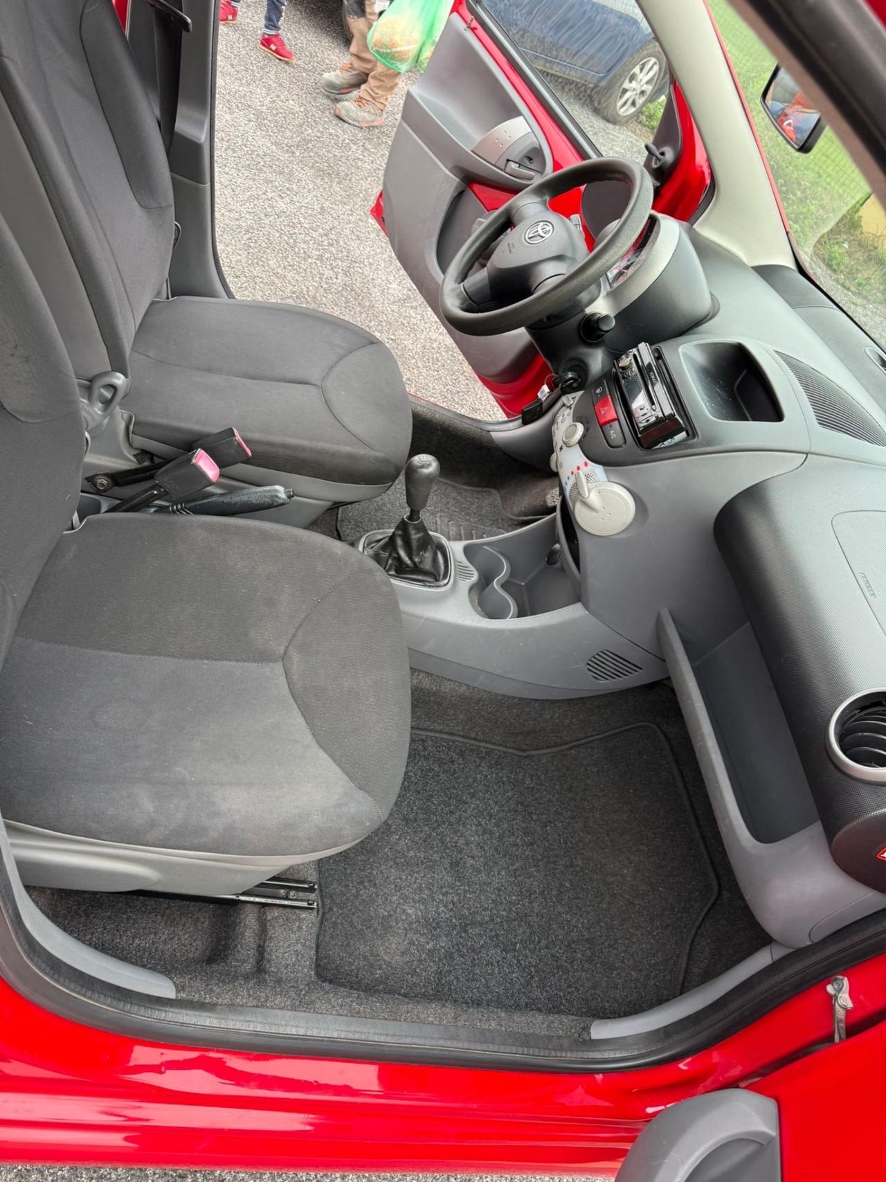 Toyota Aygo 1.0 12V VVT-i 5 porte Sol