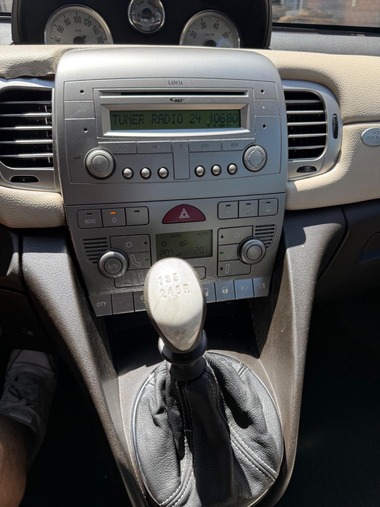 Lancia Ypsilon 1.4 Argento