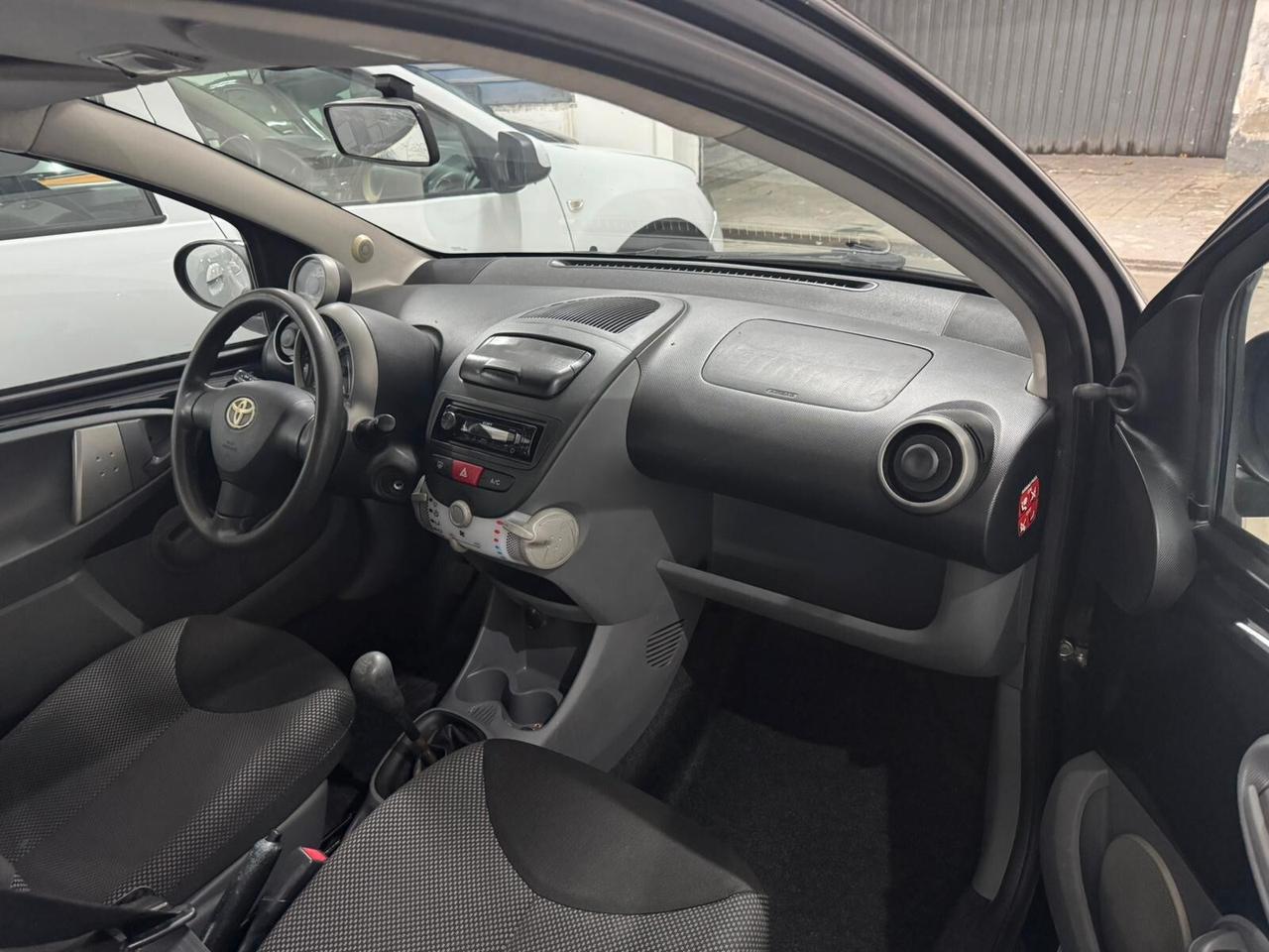 Toyota Aygo 1.0 12V VVT-i 5 porte Now Connect