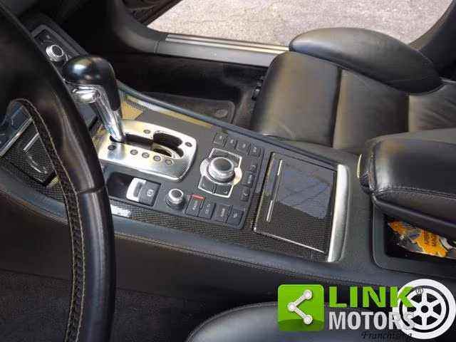 AUDI S8 5.2 V10 quattro tiptronic