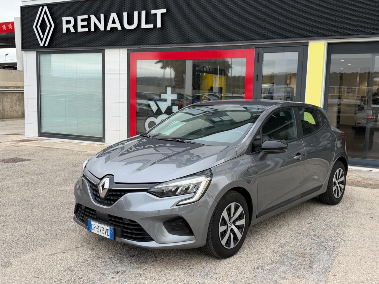 Renault Clio TCe 90 CV Equilibre solo 9000 km
