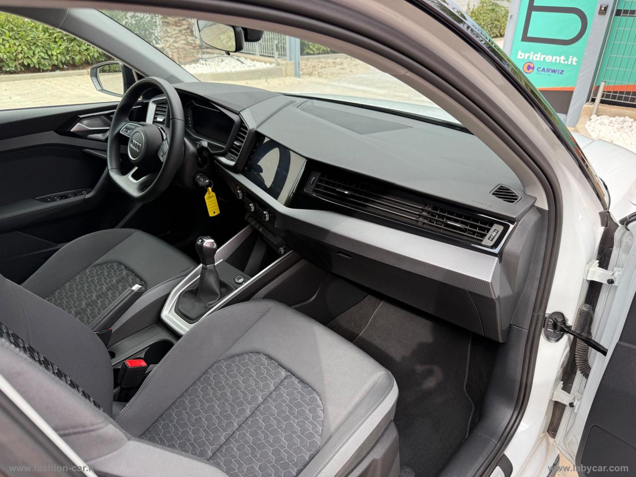 AUDI A1 SPB 30 TFSI Identity Black / S line edition