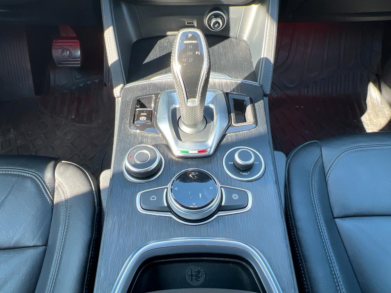 Alfa Romeo Stelvio 2.2 Turbodiesel 190 CV AT8 Q4 Total Black