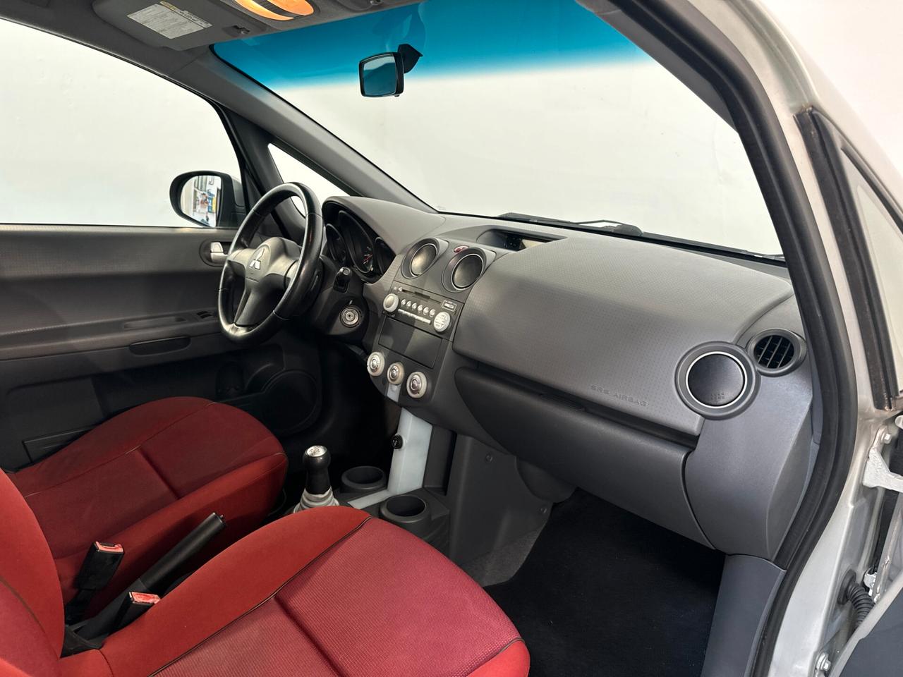 Mitsubishi Colt 1.3 16V 5p. Invite AUTOMATICA