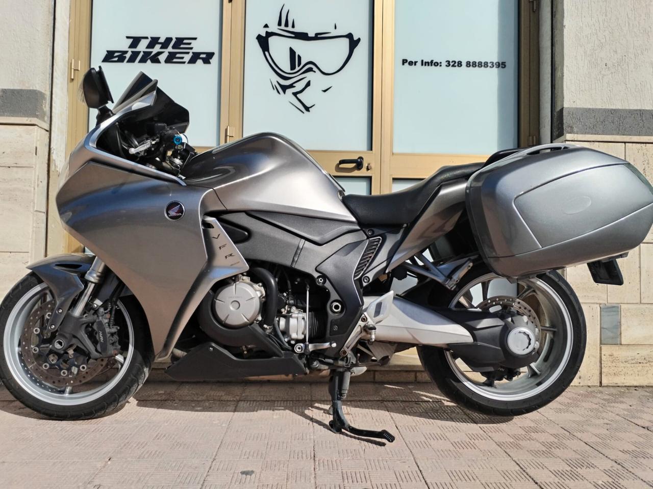 Honda VFR 1200 F gt v4 173 cv