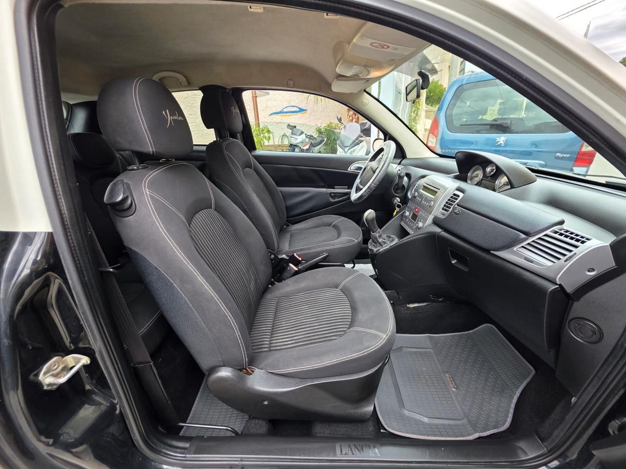 Lancia Ypsilon 1.3 MJT 105 CV Sport MomoDesign