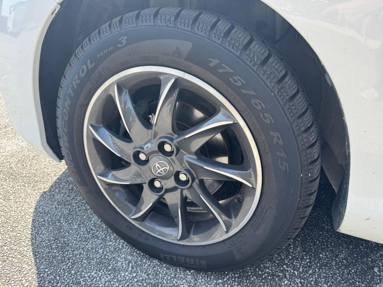 Toyota Yaris 1.0 5 porte Lounge