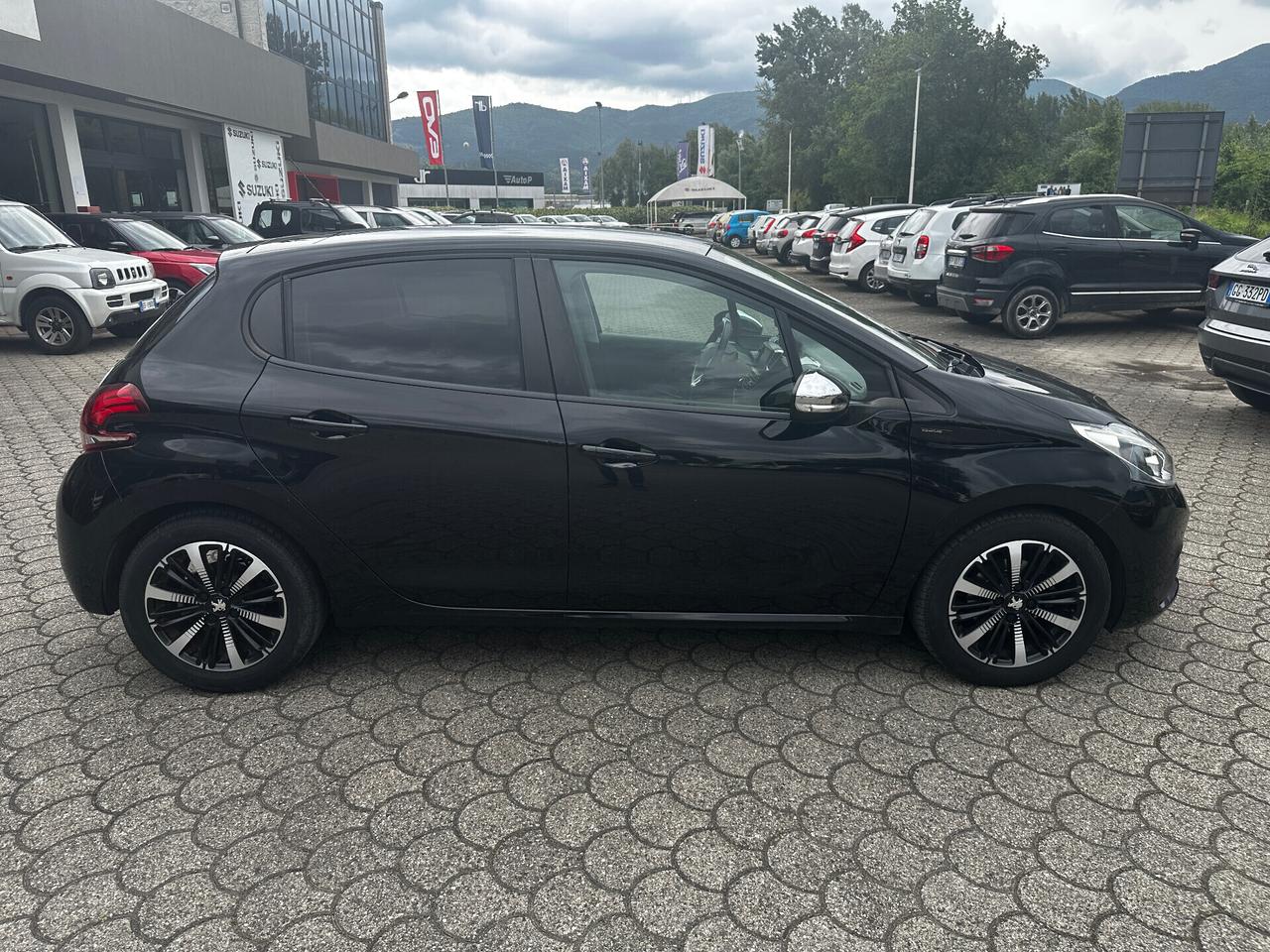 Peugeot 208 BlueHDi 100 S&S 5 porte Signature