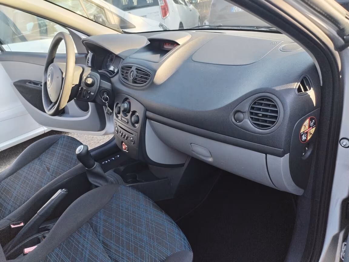 Renault Clio 1.2 16V 5 porte Confort 54000KM DEL 2006 UNIPRO DEL 1941 MANUTENZIONI PRE CONSEGNA