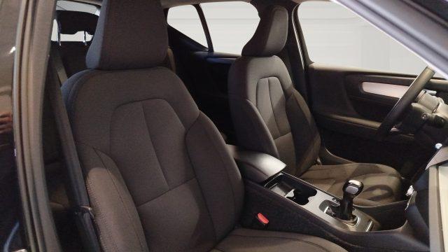 VOLVO XC40 T2 Momentum Pro