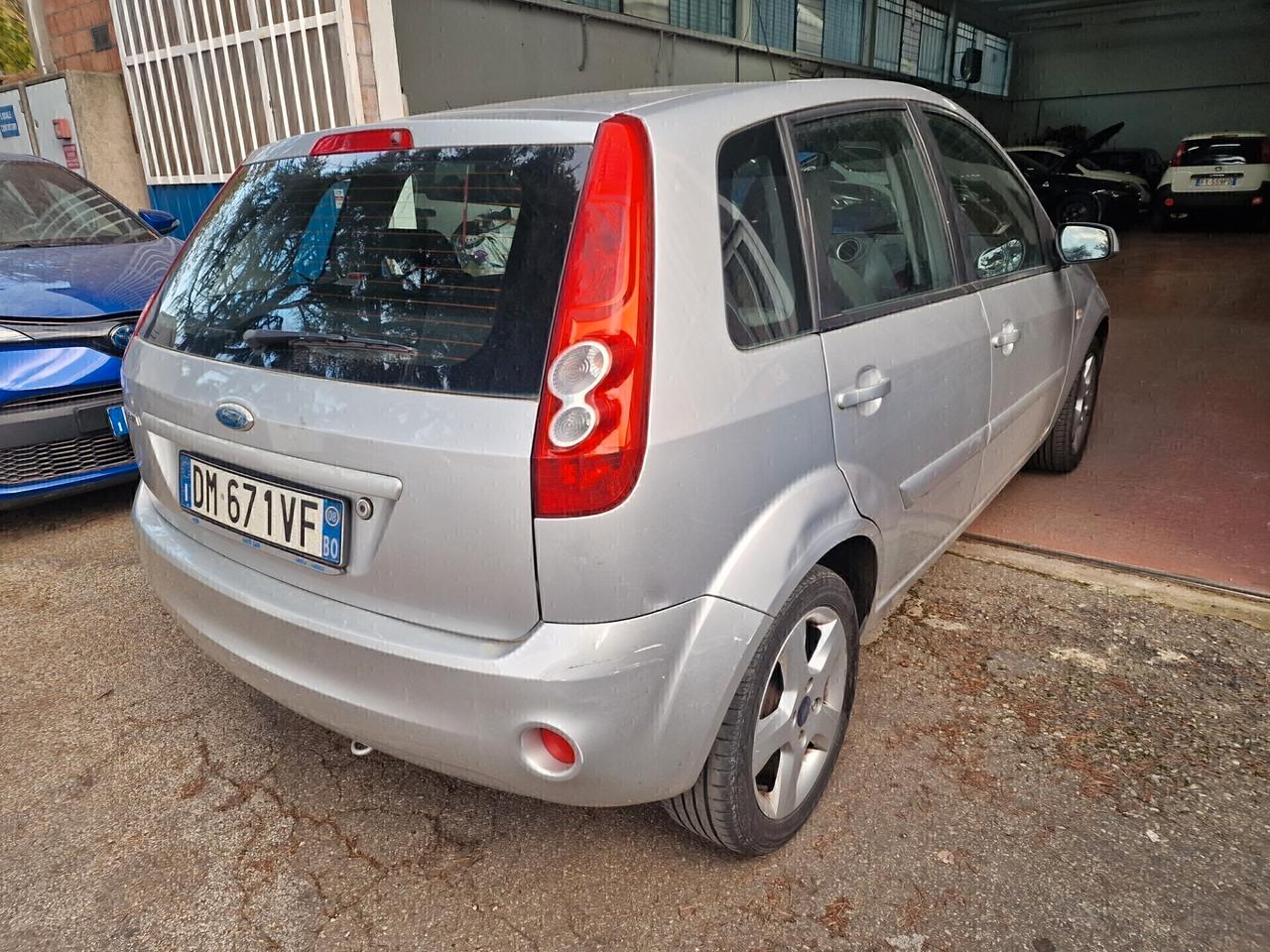 Ford Fiesta 1.4 16V 3p. Ghia
