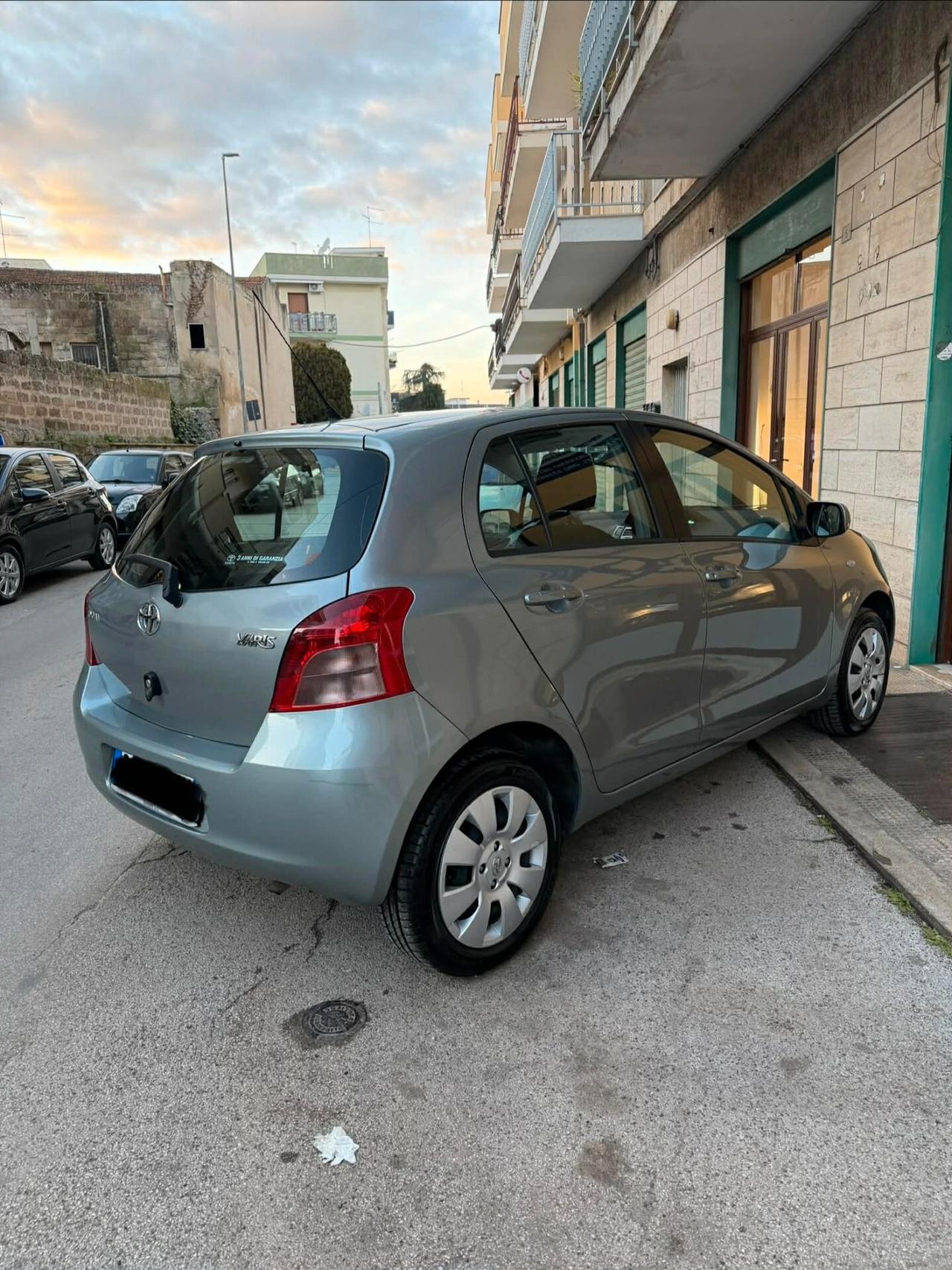 Toyota Yaris 1.0 5 porte