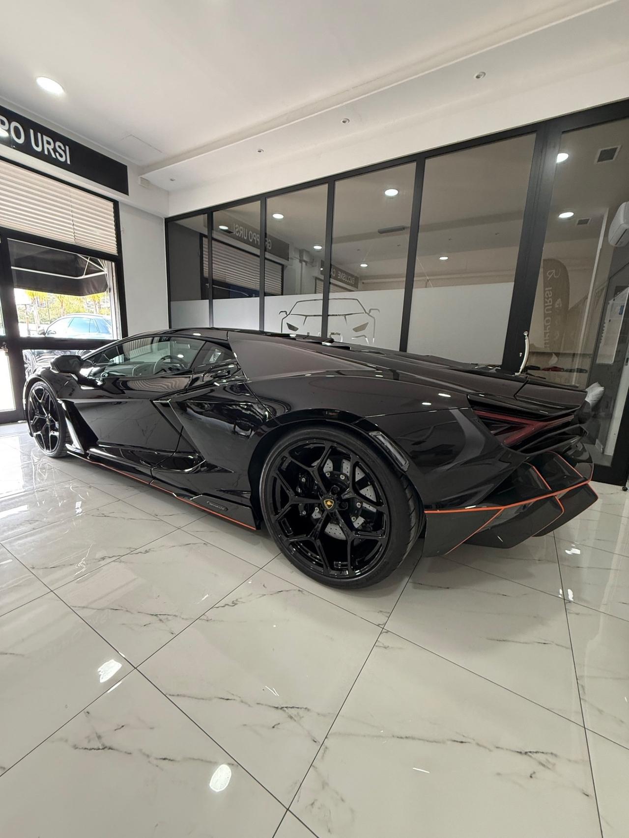 Lamborghini Revuelto 6.5 V12