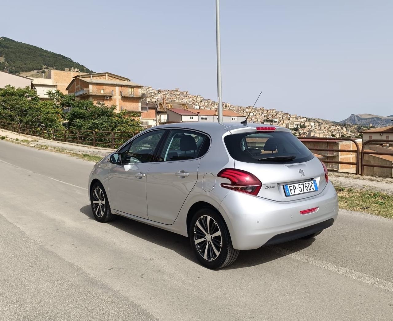 Peugeot 208 BlueHDi 75 5 porte Allure