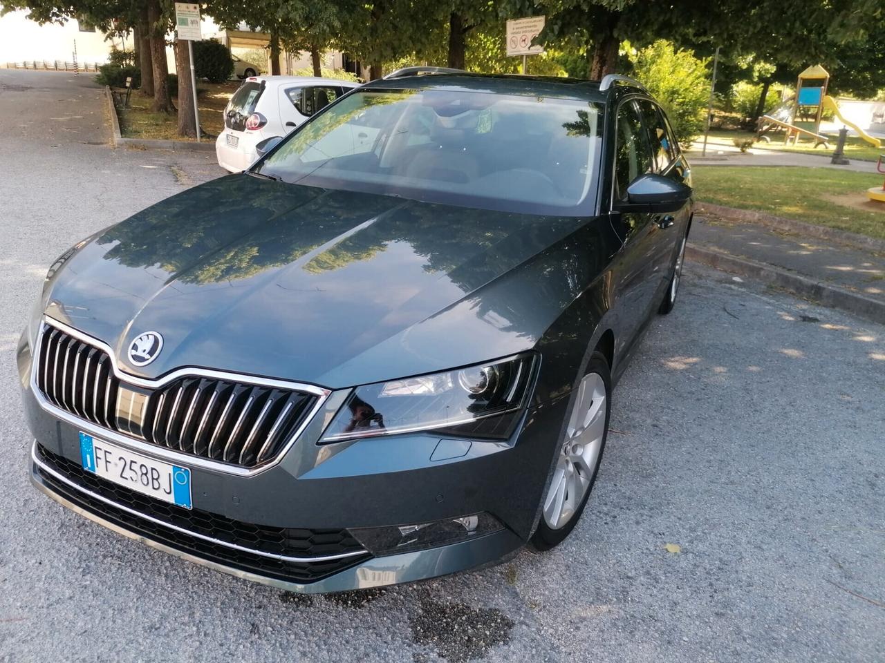Skoda Superb 2.0 TDI DSG Wagon Executive