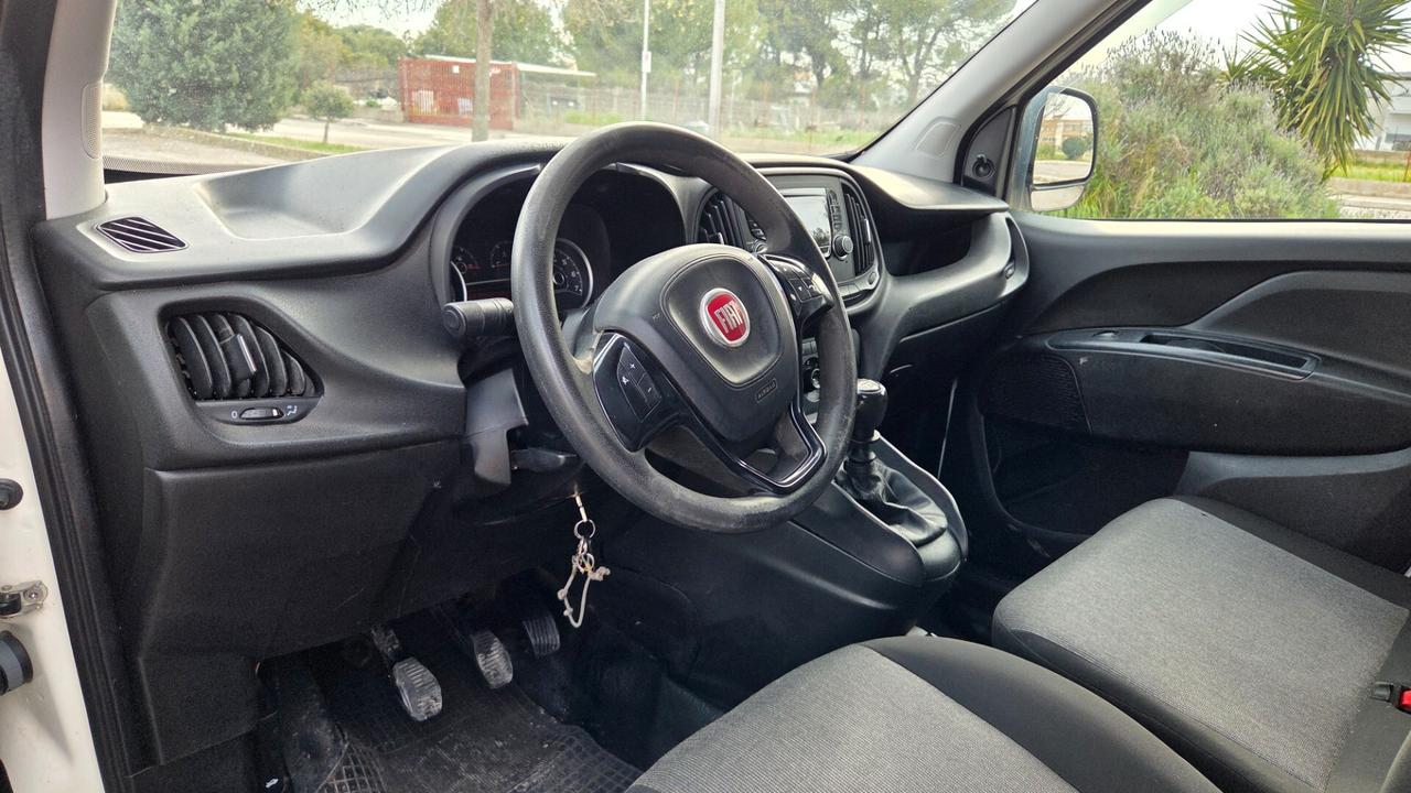 Fiat Doblo 1.6 MJT 120CV PL-TA 3 posti Maxi XL Gancio traino