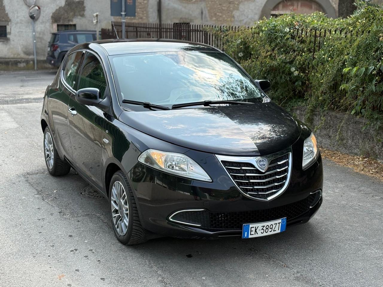 Lancia Ypsilon 0.9 TwinAir 85 CV 5 porte S&S Platinum