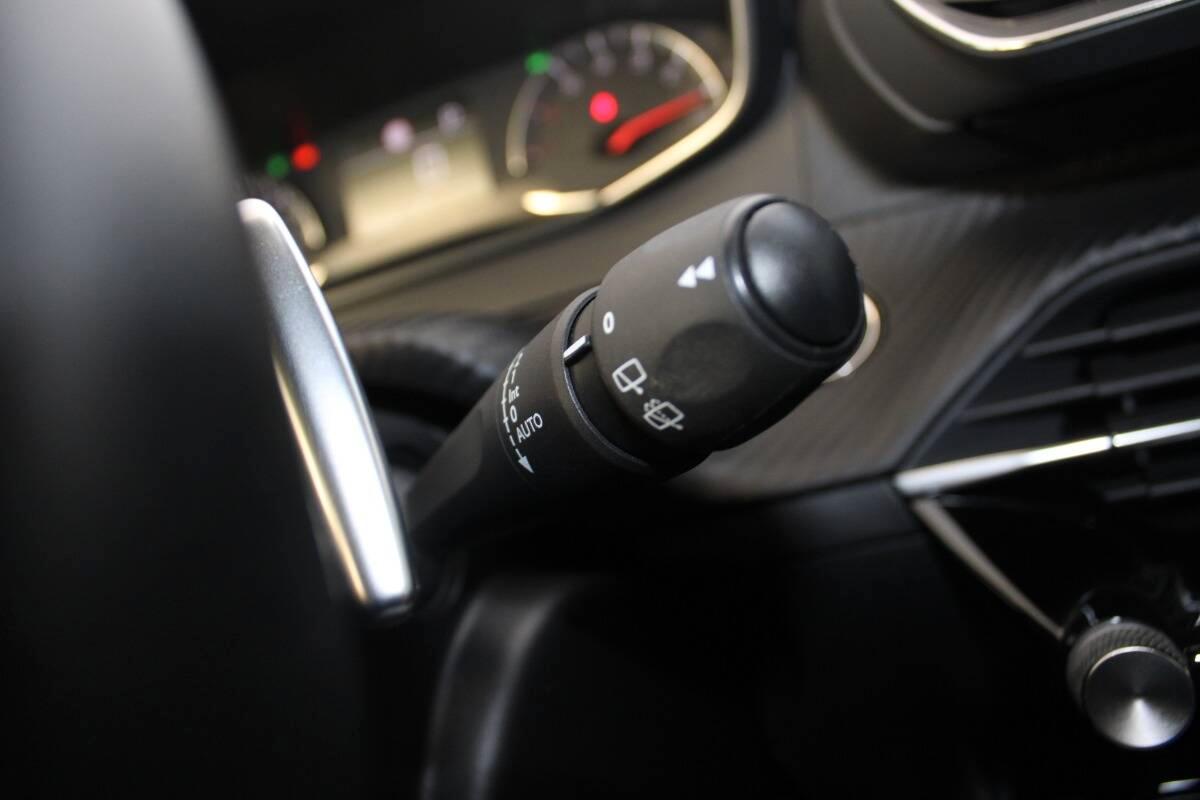 Peugeot 2008 1.5 bluehdi Allure s&s 130cv eat8 Con CARPLAY